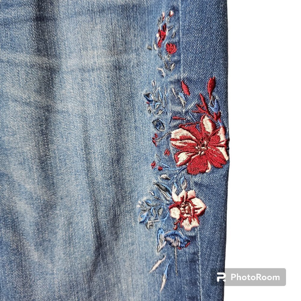 White House Black Market Denim Girlfriend Floral Embroidered Jeans - Picture 6 of 12